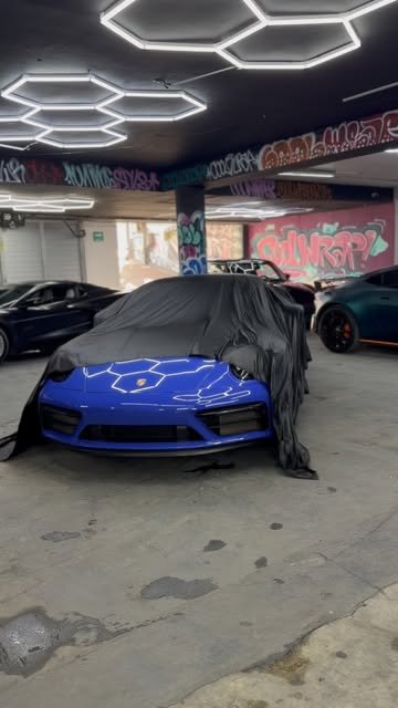 Porsche 911 GTS con full wrap azul